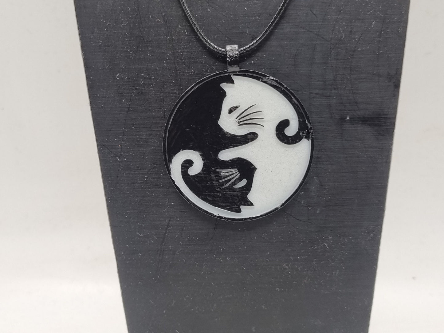 Chinese symbol cat pendant, spiritual necklace,black and white, kitten gift idea, 3d printed resin jewellery, animal lover,cute kitty kat